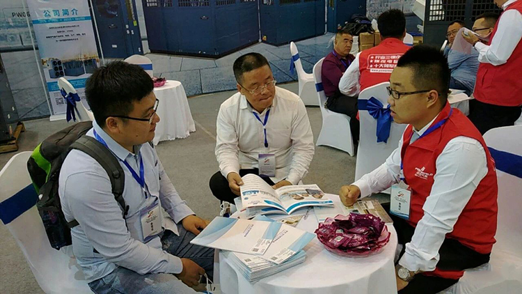 e1.jpg 九州酷游空气能热泵智领臻品亮剑山西可再生能源博览会