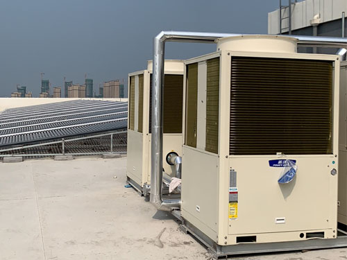 徐州汉兴高级中学用九州酷游空气源热泵，超低温20匹热水机组